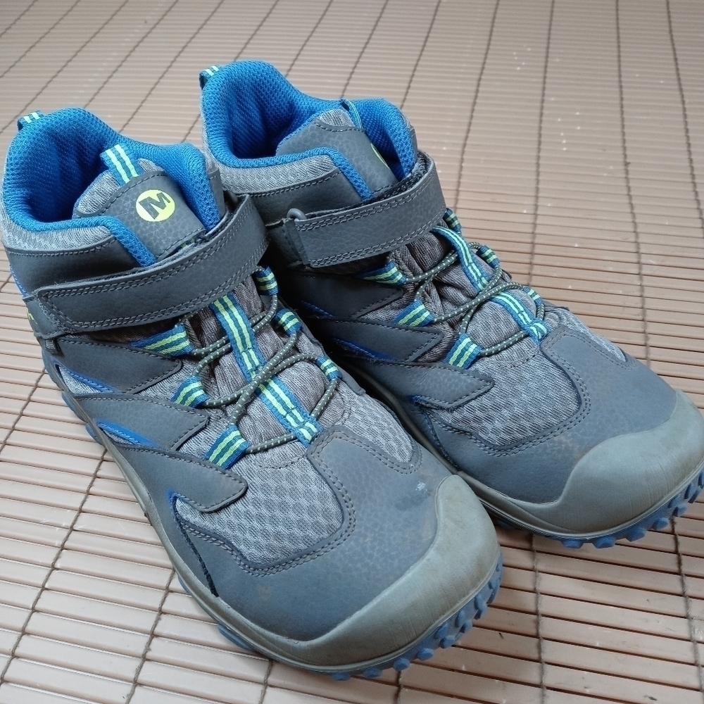 Merrell Chameleon 7 Access Mid Hiking Shoes Waterproof Gray MK259197 Boys 6.5 M.